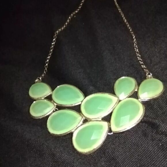 Signed Jane Stone and Green Tear Drop Bib Necklace - Picture 2 of 6